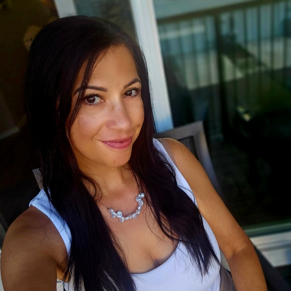 Meet your Posher, Elissa